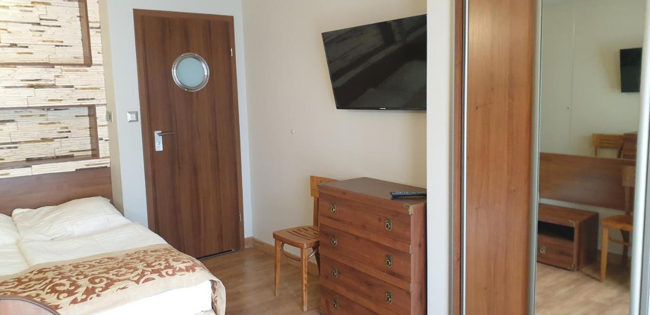 Dom Goscinny Zlota Rybka Dziwnów Extérieur photo